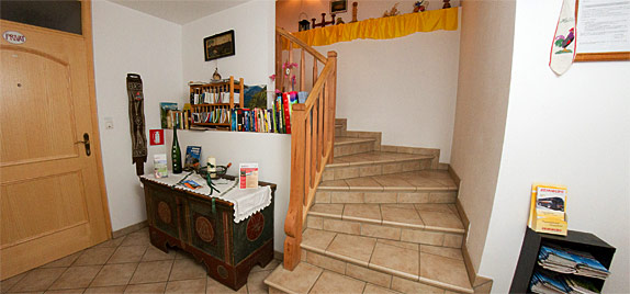 Treppenhaus zu Wohnung - Nunnenmayrhof